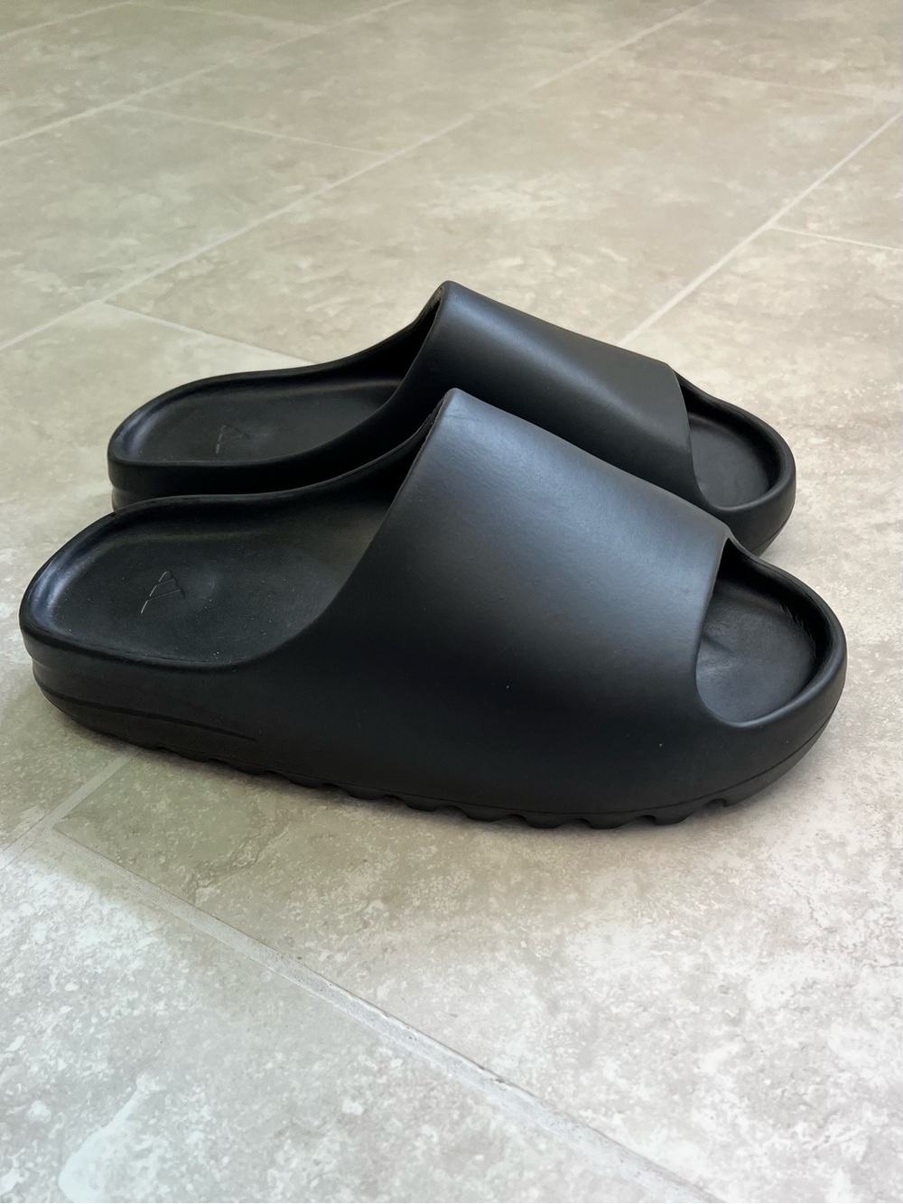 adidas Yeezy Slide Onyx Black Size 10 New Without Box NWOB